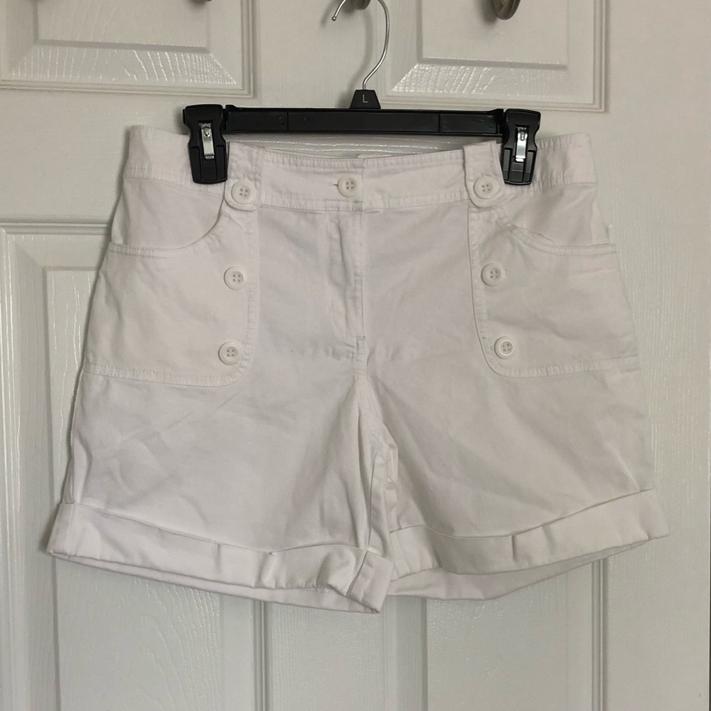 Size 6 New York & Co. White shorts
